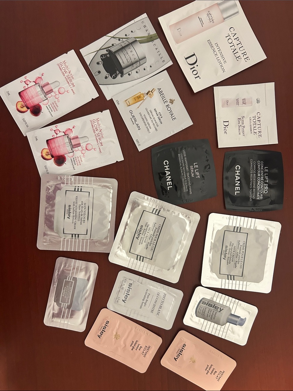 16 pieces Sisley & Chanel women’s Sample collection